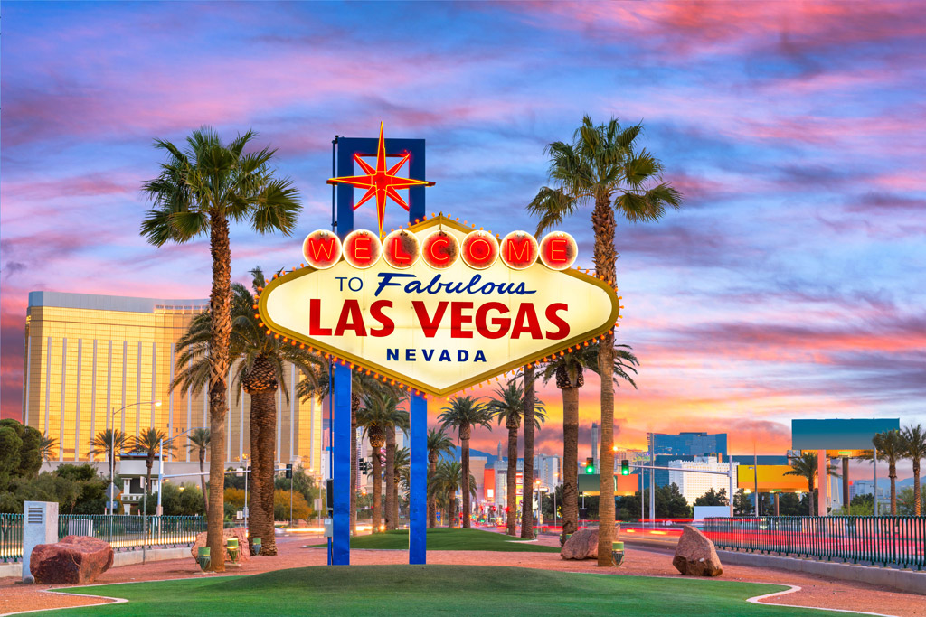 L'enseigne « Welcome to Fabulous Las Vegas » au coucher du soleil